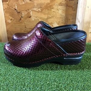 dansko clogs clearance